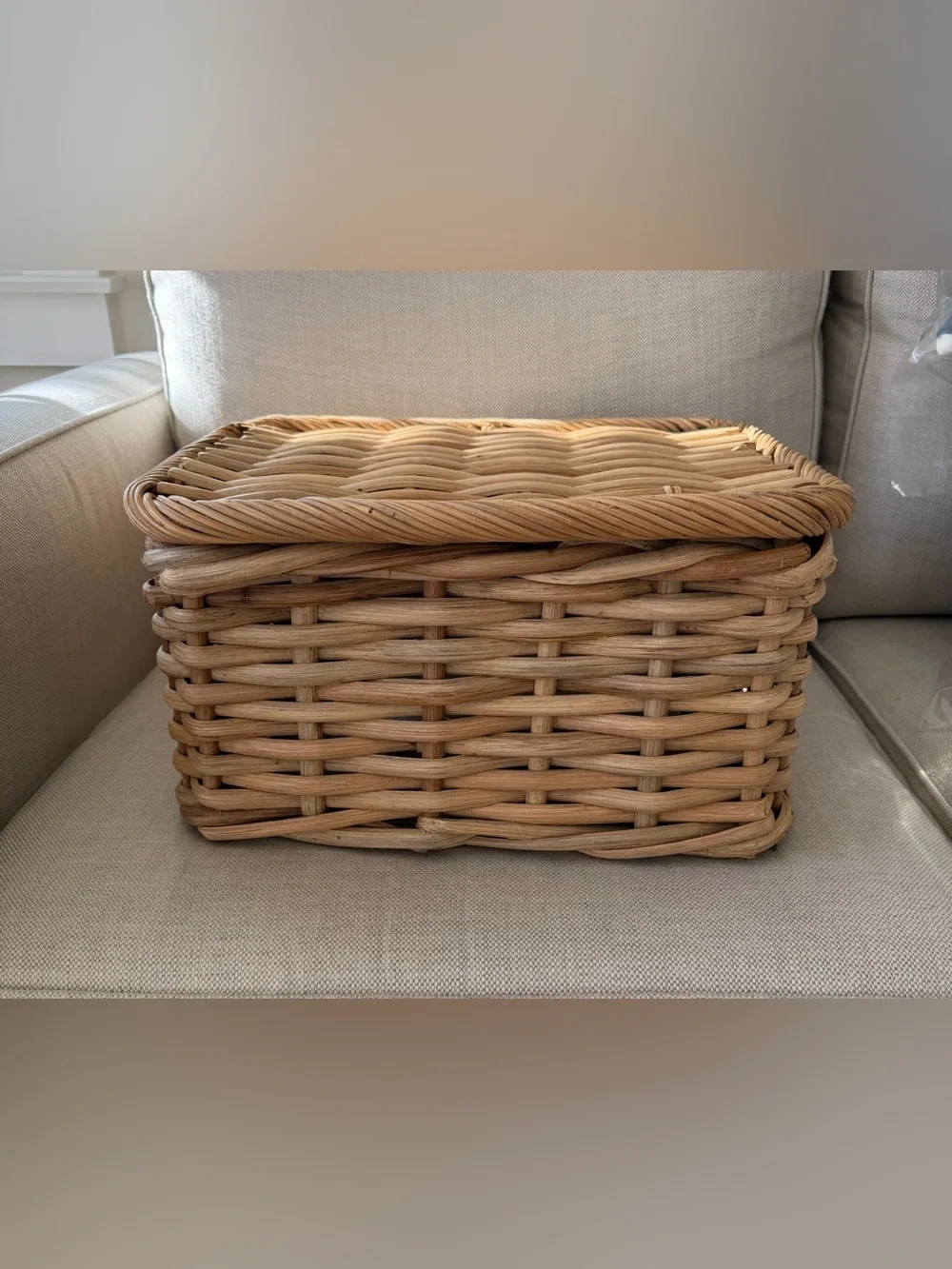 POTTERY BARN Aubrey Woven Lidded Basket Rattan Storage With Lid Natural Handles